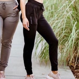 Balance athletica vitality joggers